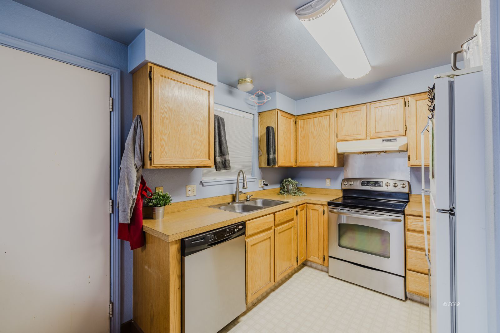 229 Glenvista Drive Property Photo 13