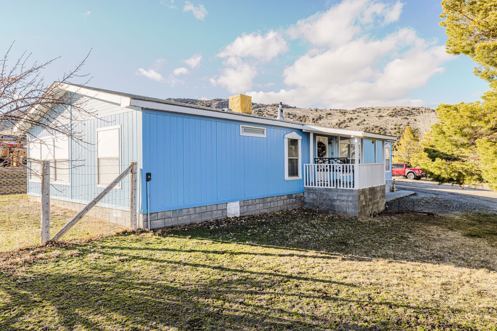 599 Holiday Drive Property Photo 1