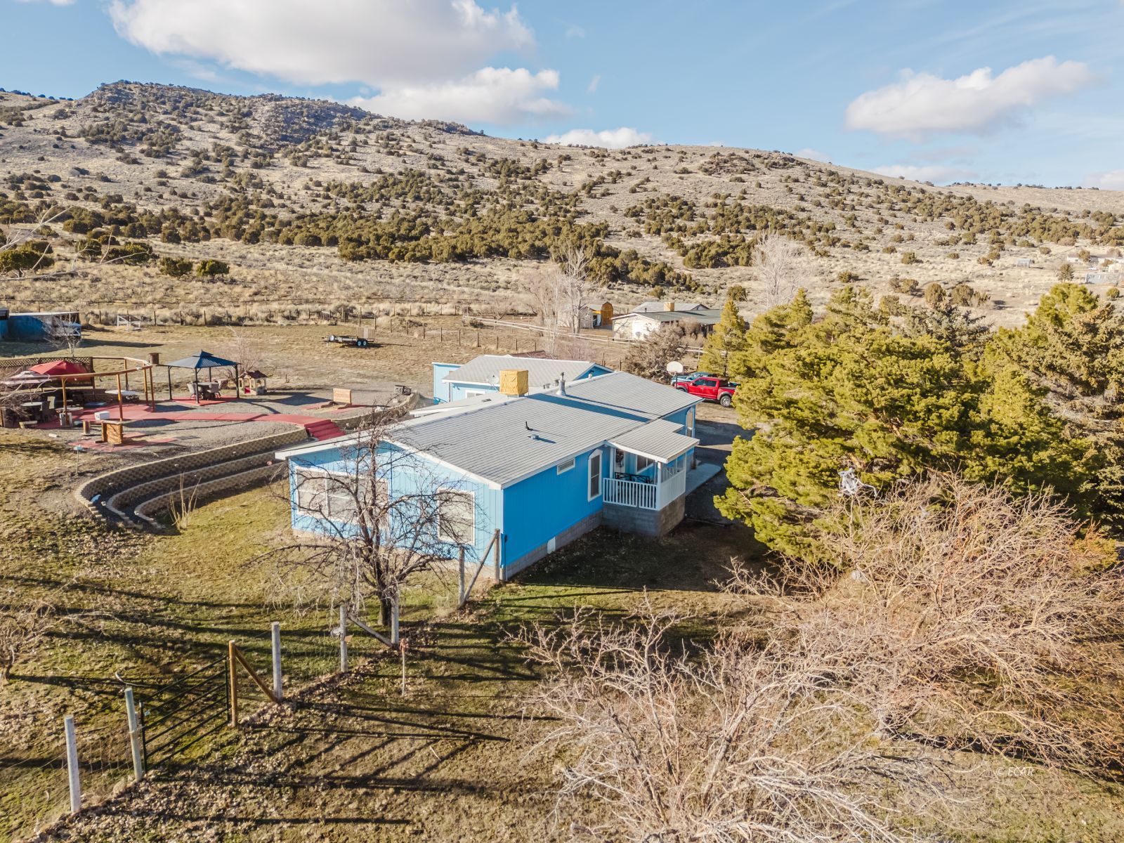 599 Holiday Drive Property Photo 3