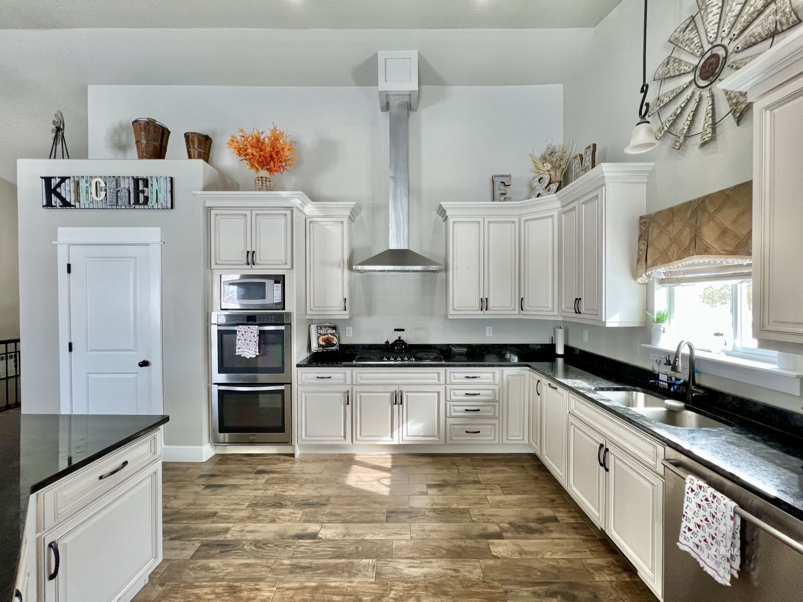 663 Willington Drive Property Photo 9