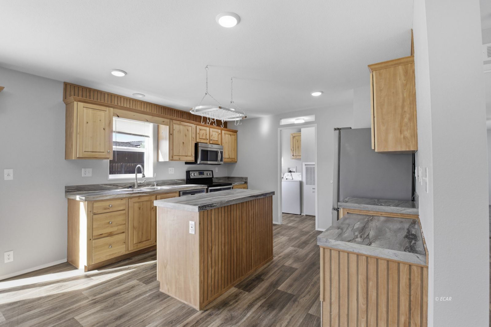2214 Larkspur Street Property Photo 11