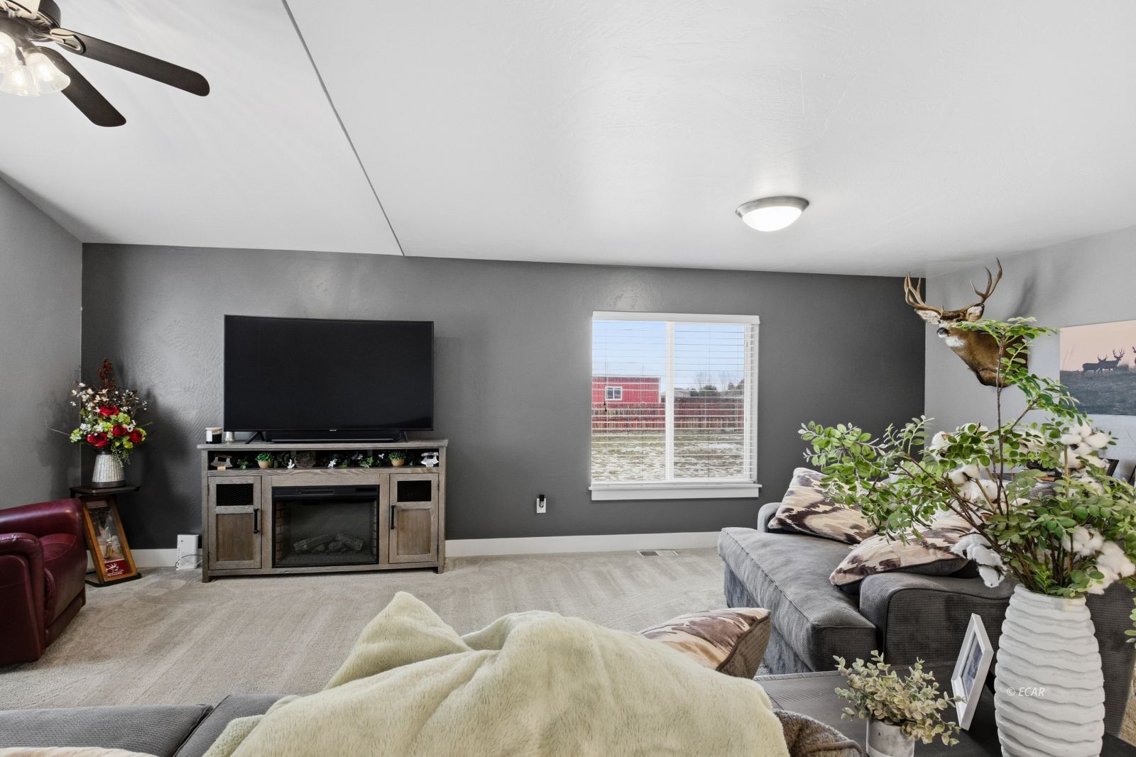 386 Flora Drive Property Photo 8