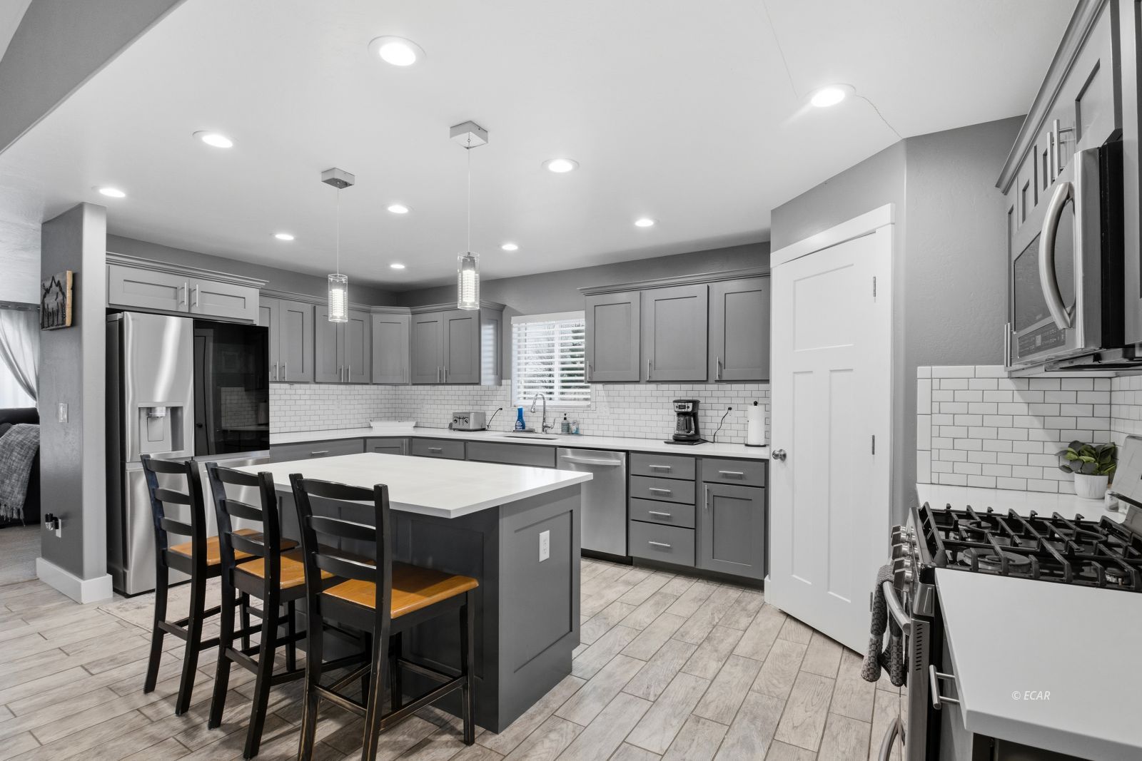 386 Flora Drive Property Photo 13