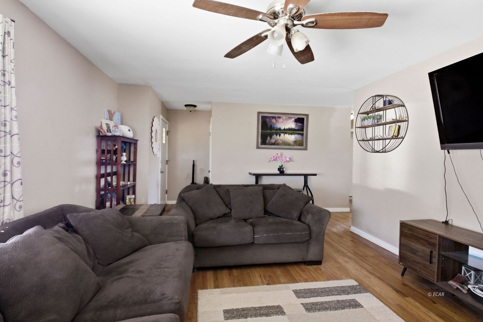 1380 Oak Street Property Photo 4