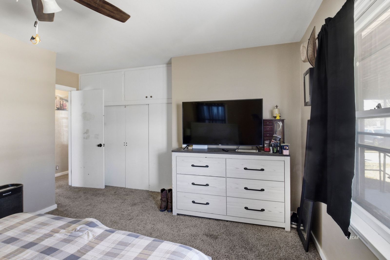 1380 Oak Street Property Photo 9