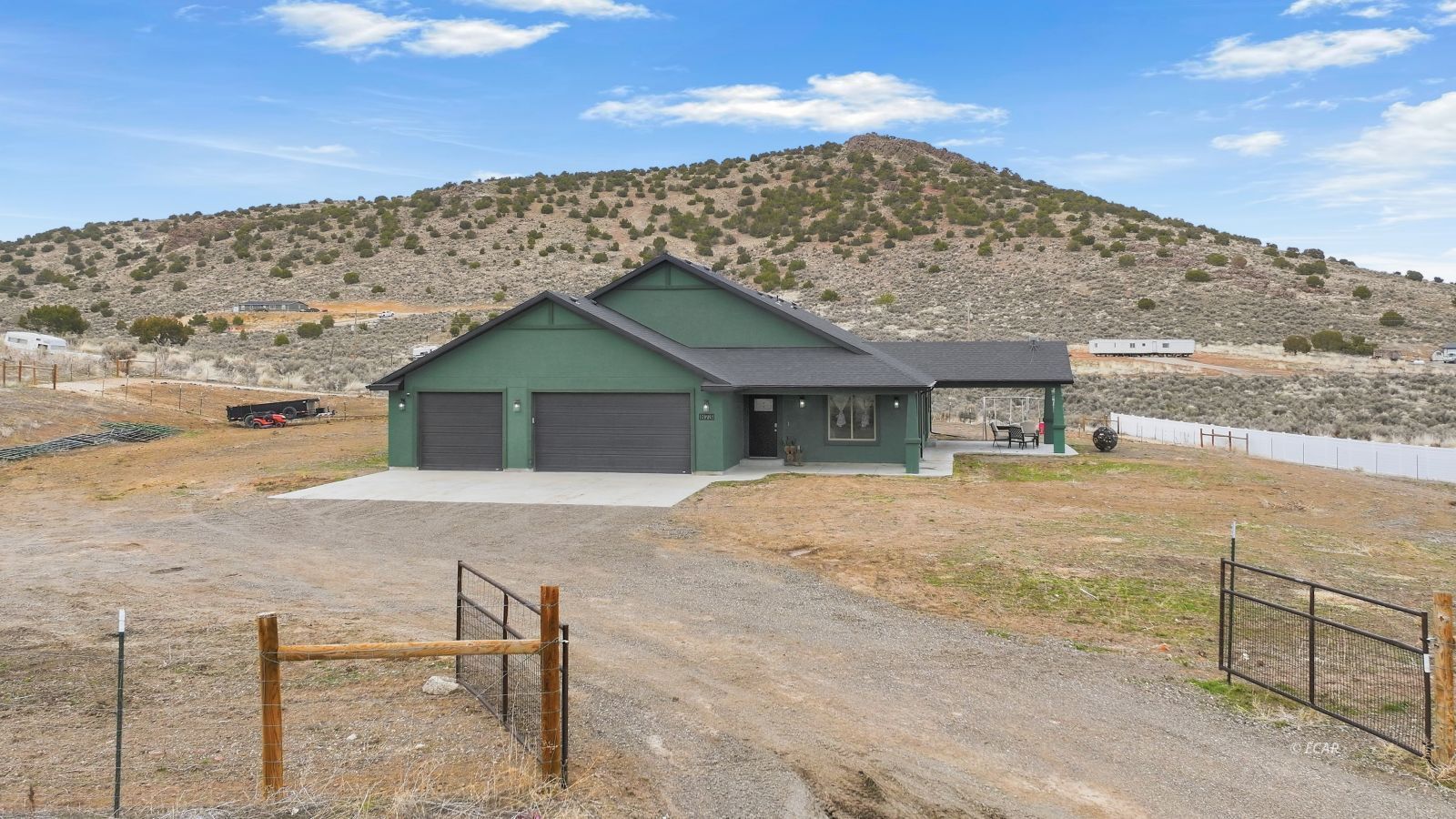 873 Lovelock Street Property Photo 2