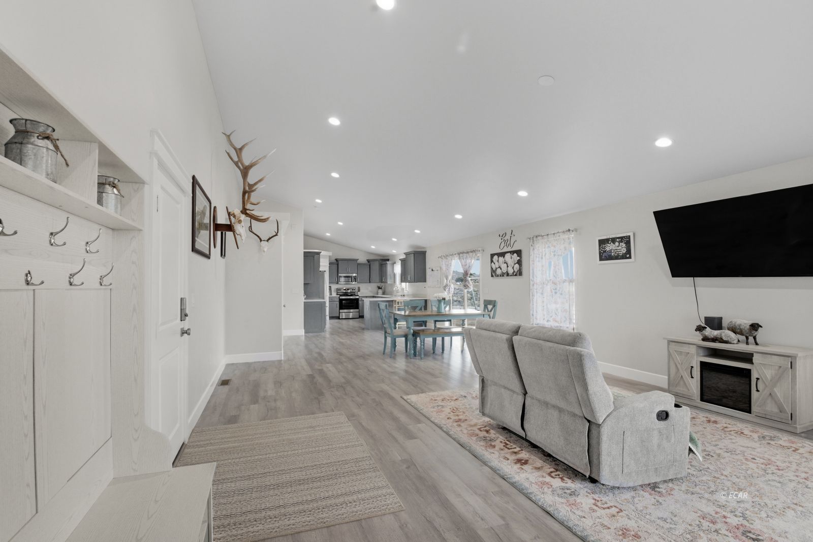 873 Lovelock Street Property Photo 3