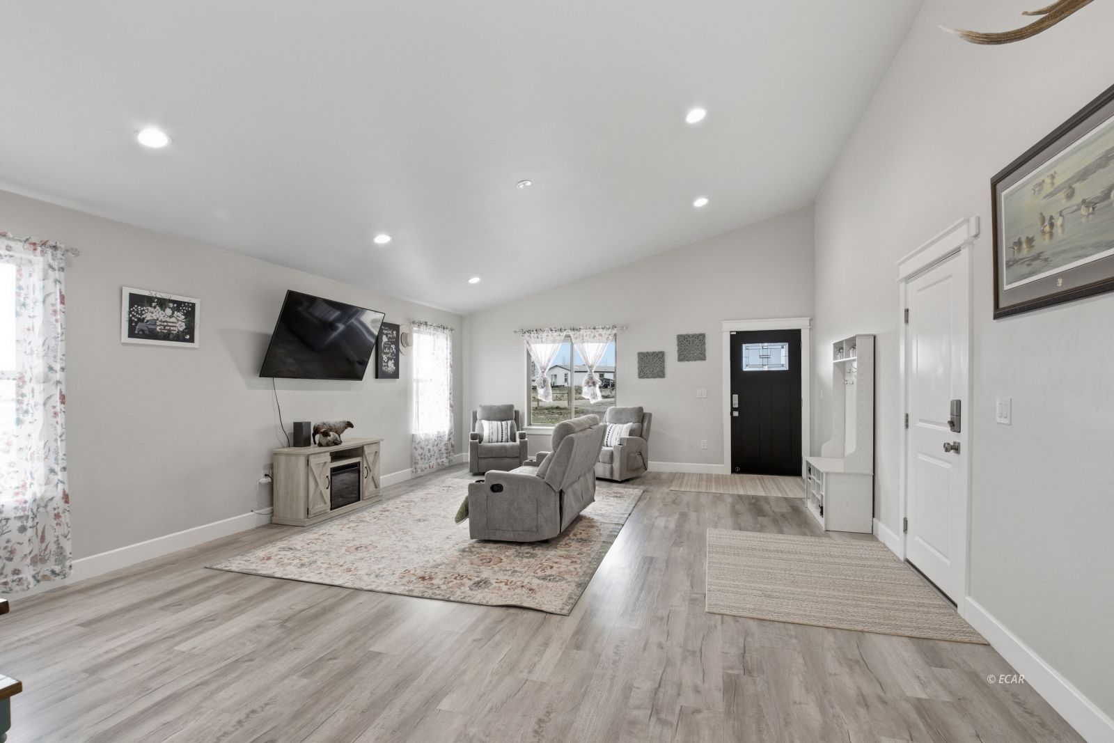 873 Lovelock Street Property Photo 4