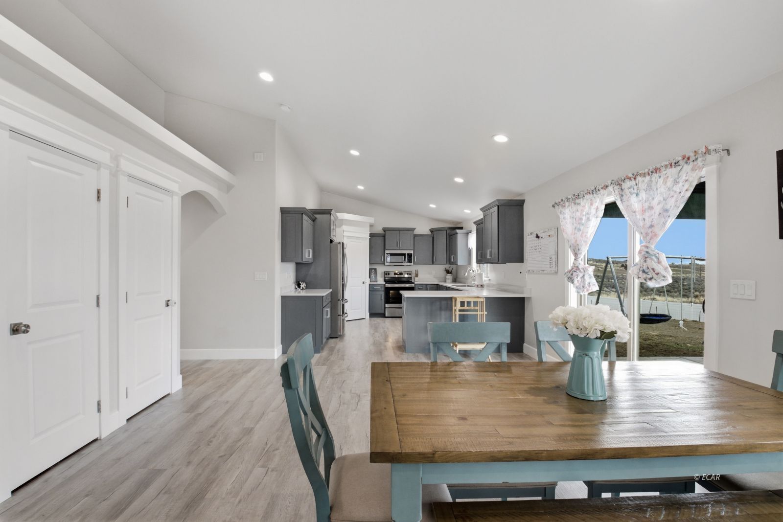 873 Lovelock Street Property Photo 6