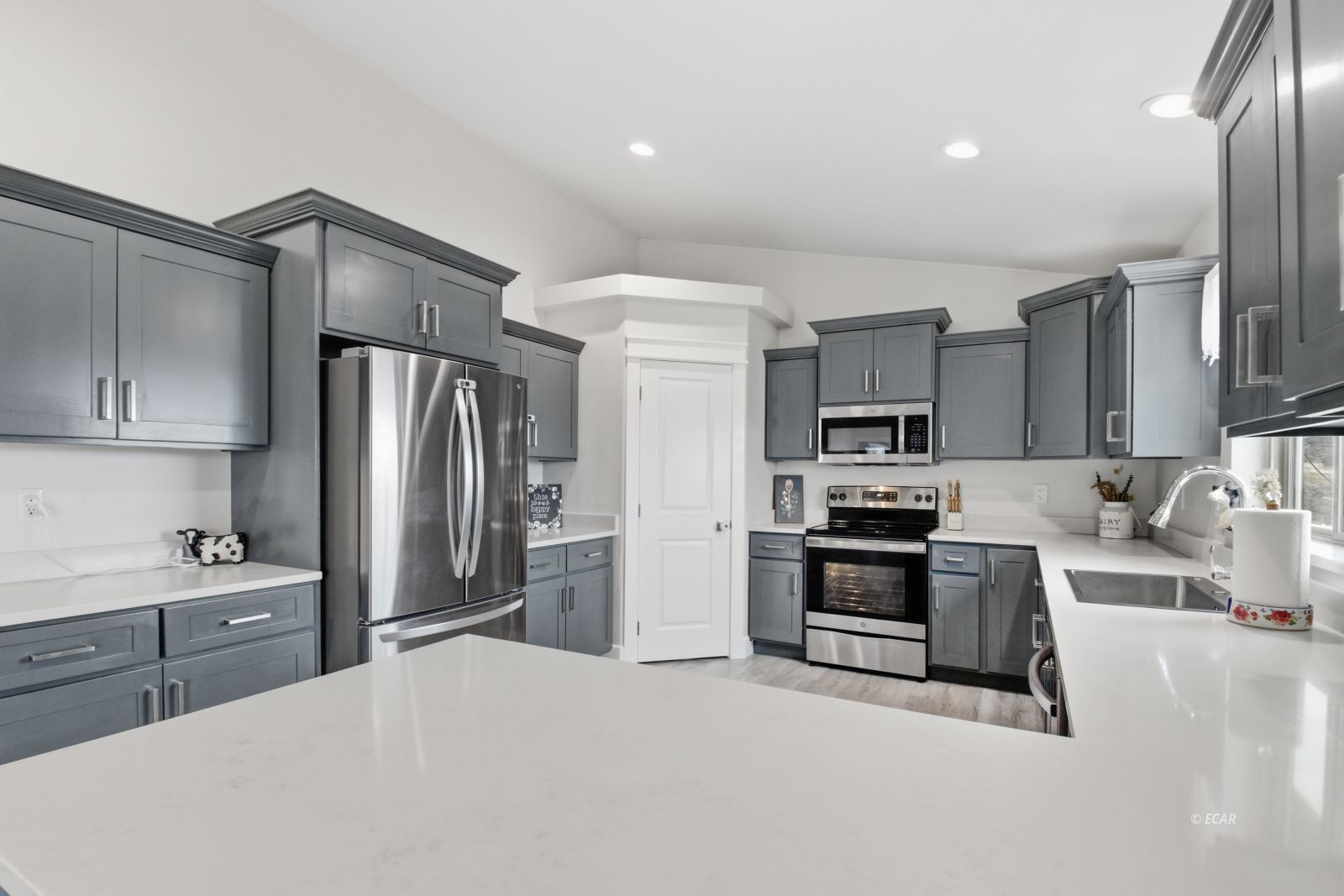 873 Lovelock Street Property Photo 7