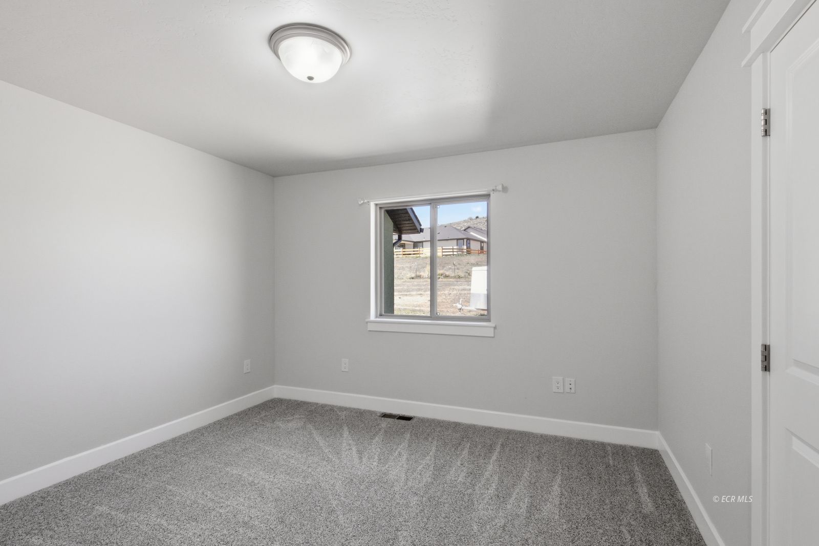 873 Lovelock Street Property Photo 23