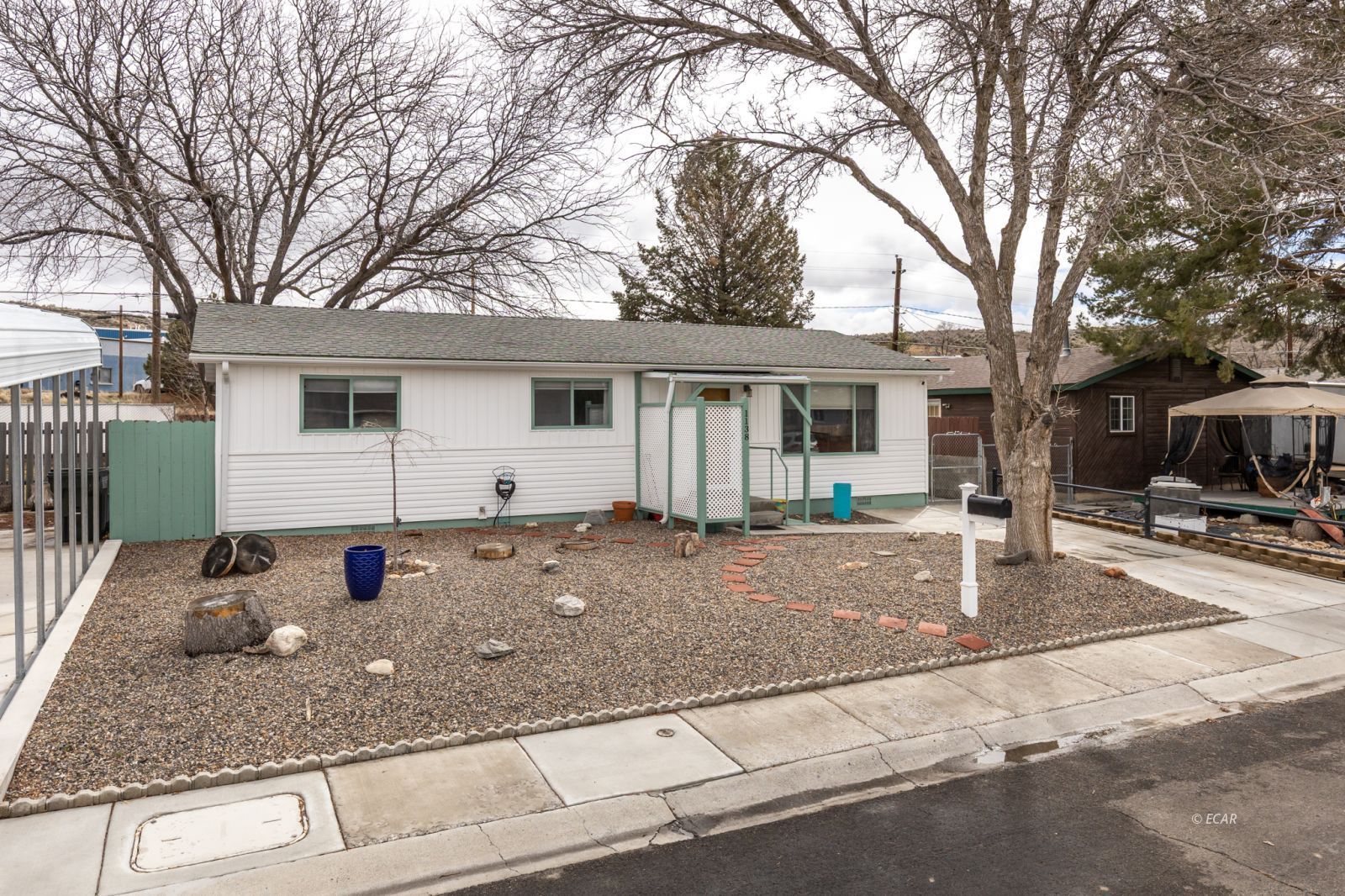 1138 Southside Drive Property Photo 2