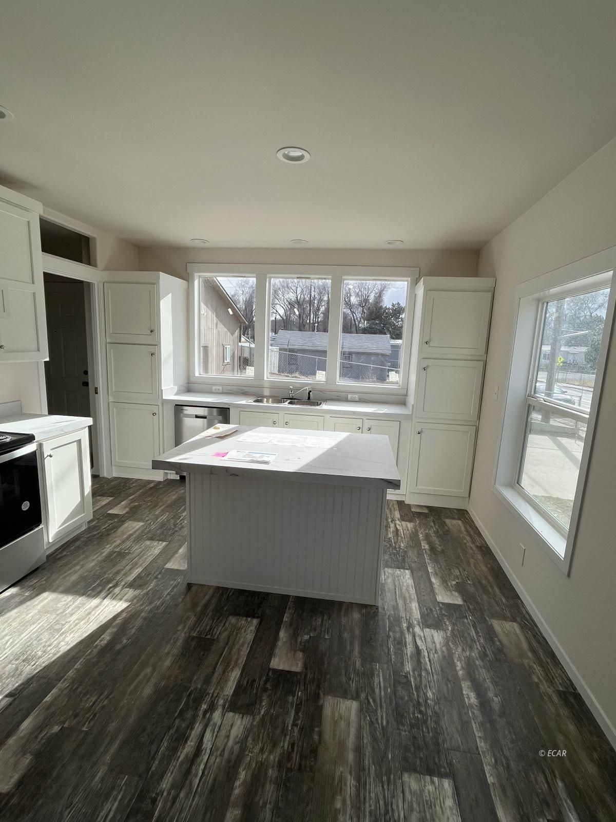 366 Wilson Avenue Property Photo 4