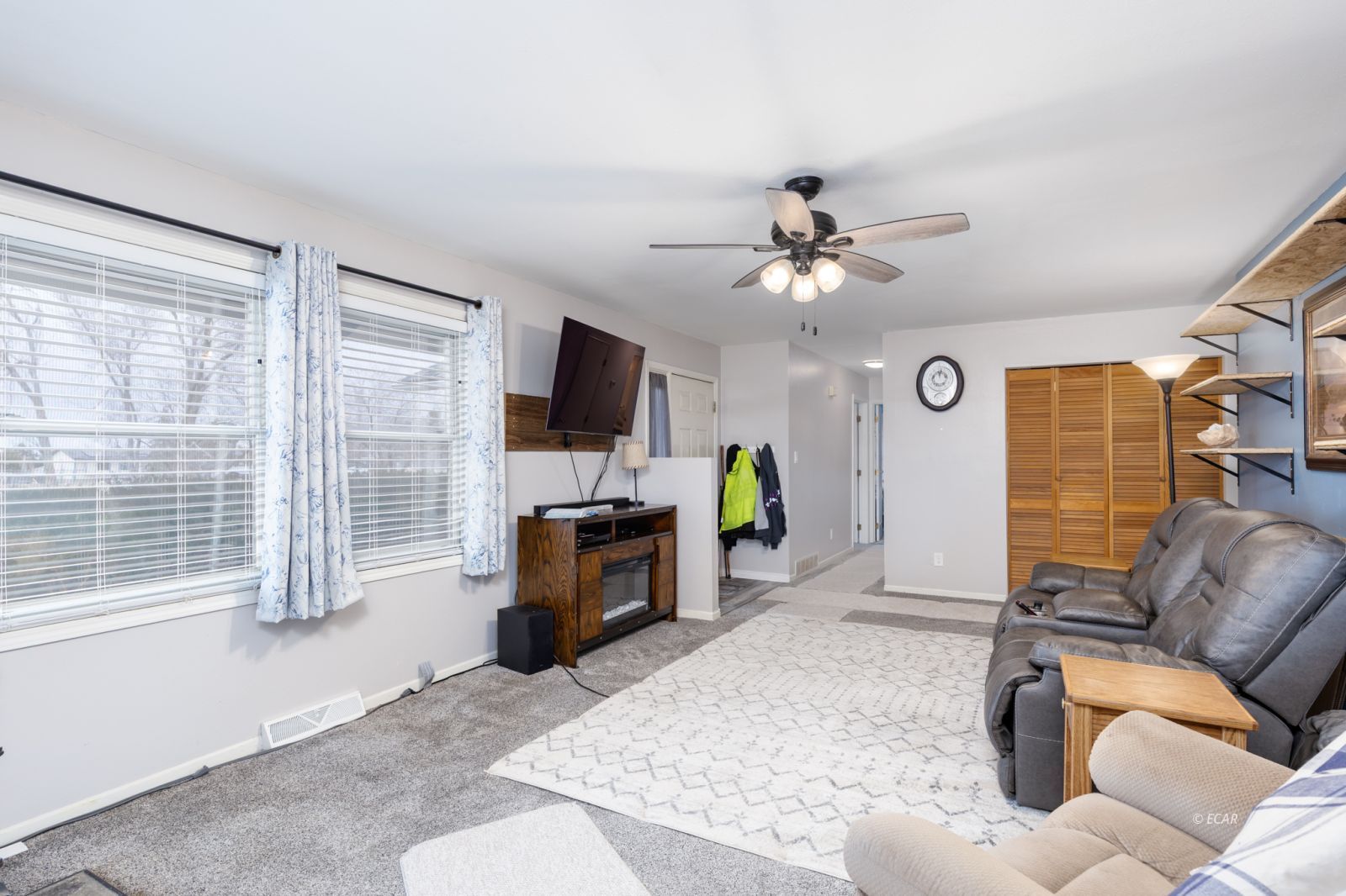 878 Palace Parkway Property Photo 4