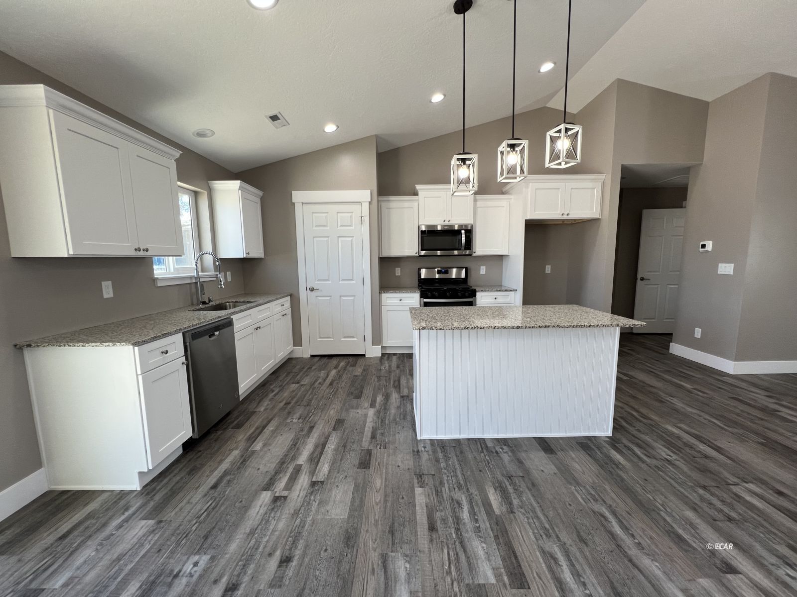 1715 Opal Drive Property Photo 3