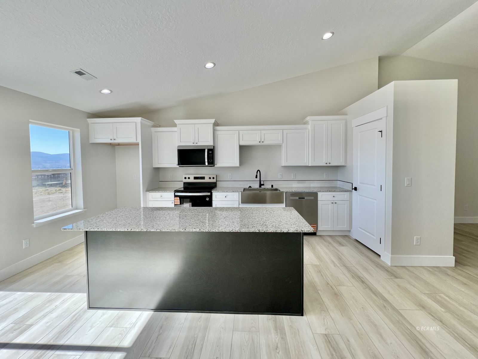 1707 Opal Drive Property Photo 2