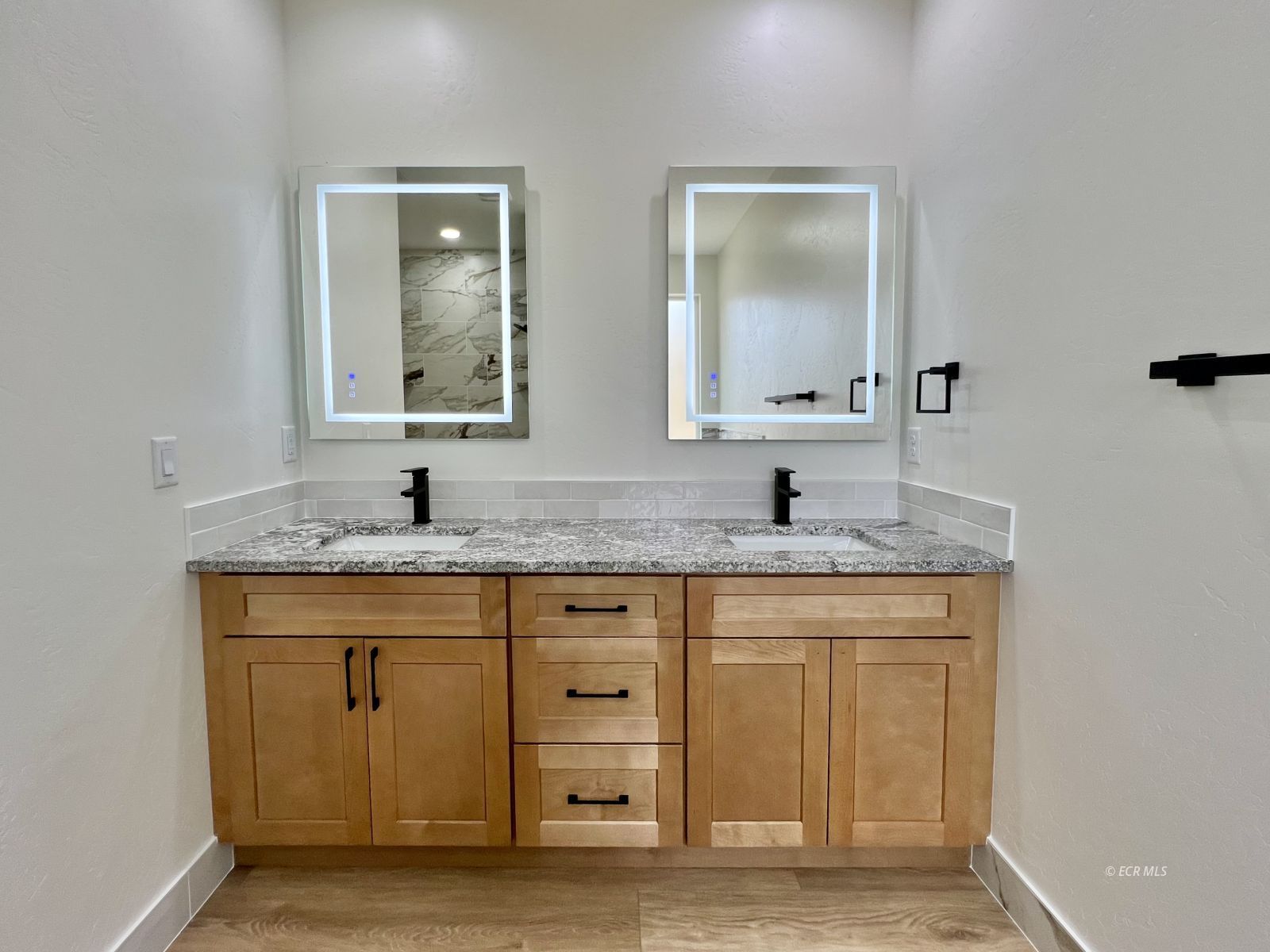 4451 York Boulevard Property Photo 33