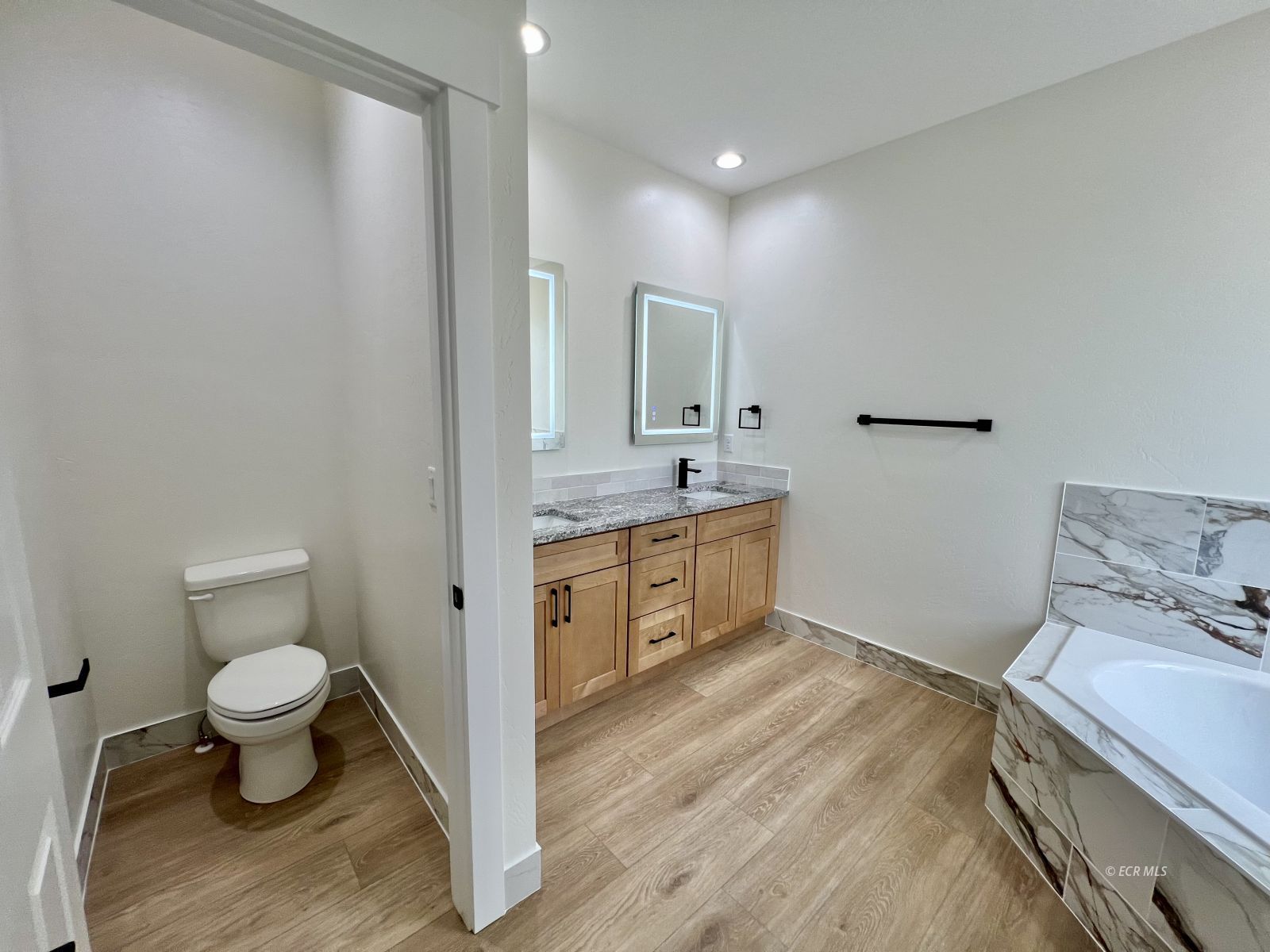 4451 York Boulevard Property Photo 34