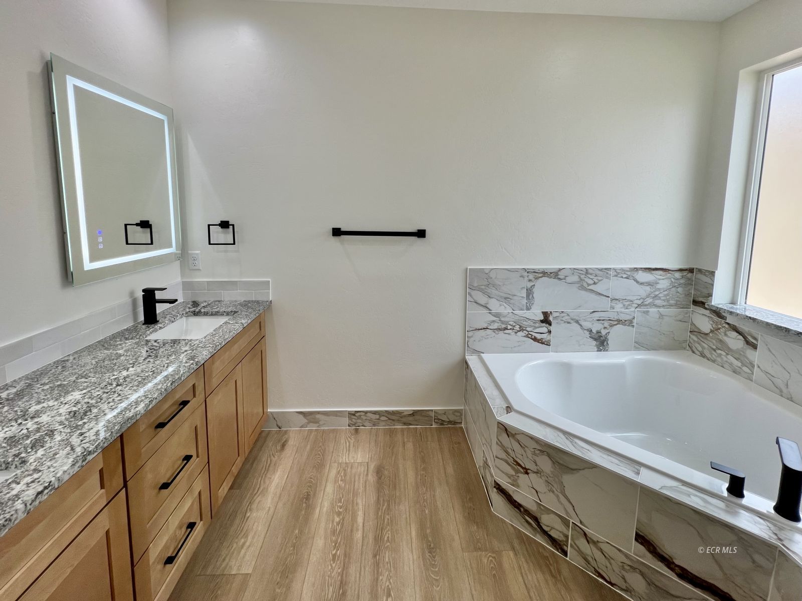 4451 York Boulevard Property Photo 35