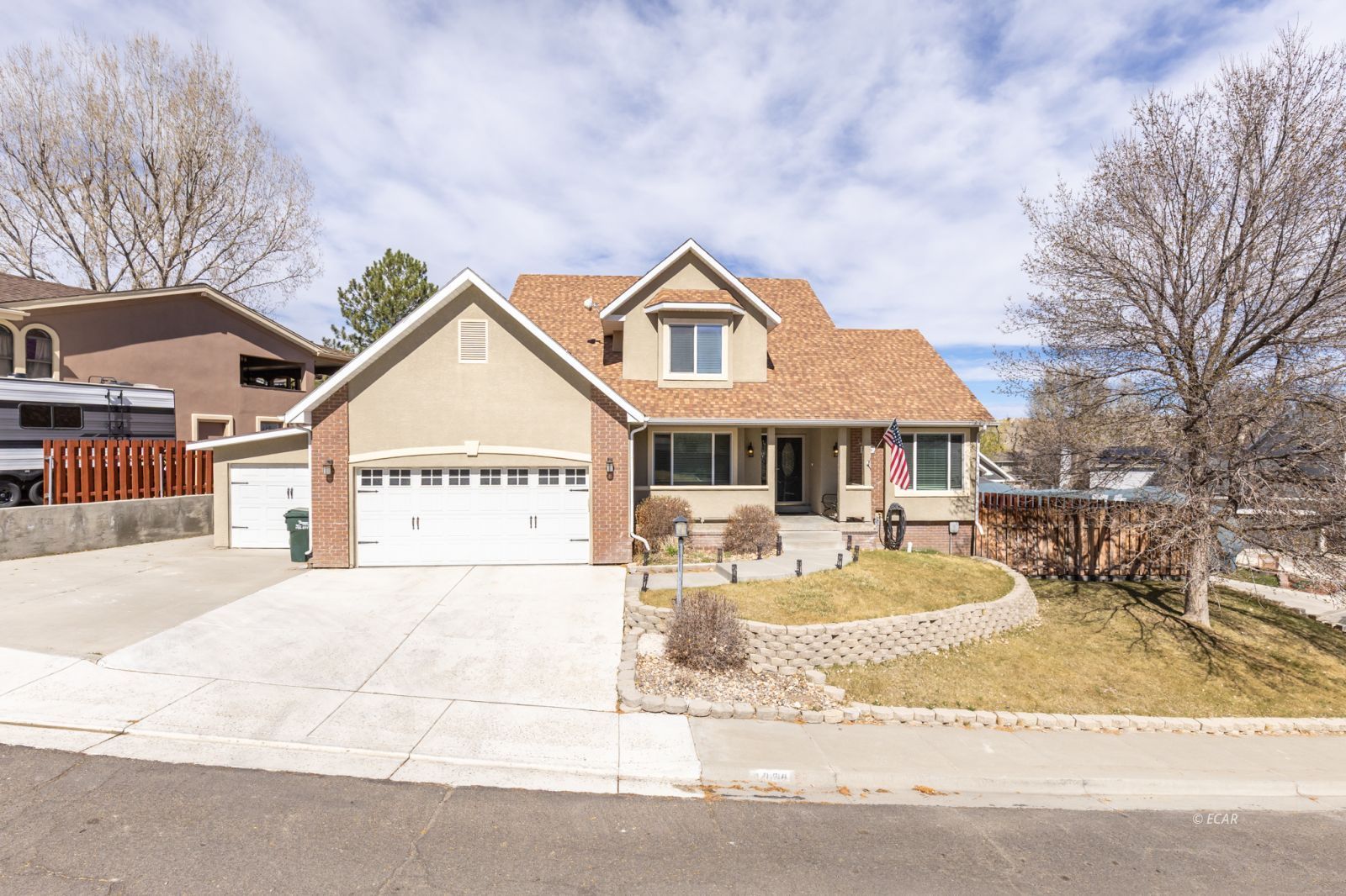 2086 Russell Drive Property Photo 1