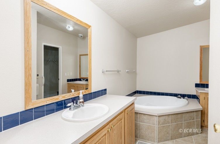 530 S Shoshone Avenue Property Photo 8