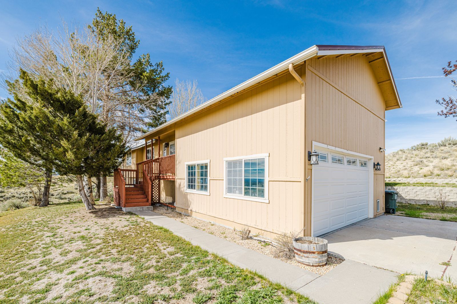 751 Thistle Drive Property Photo 1