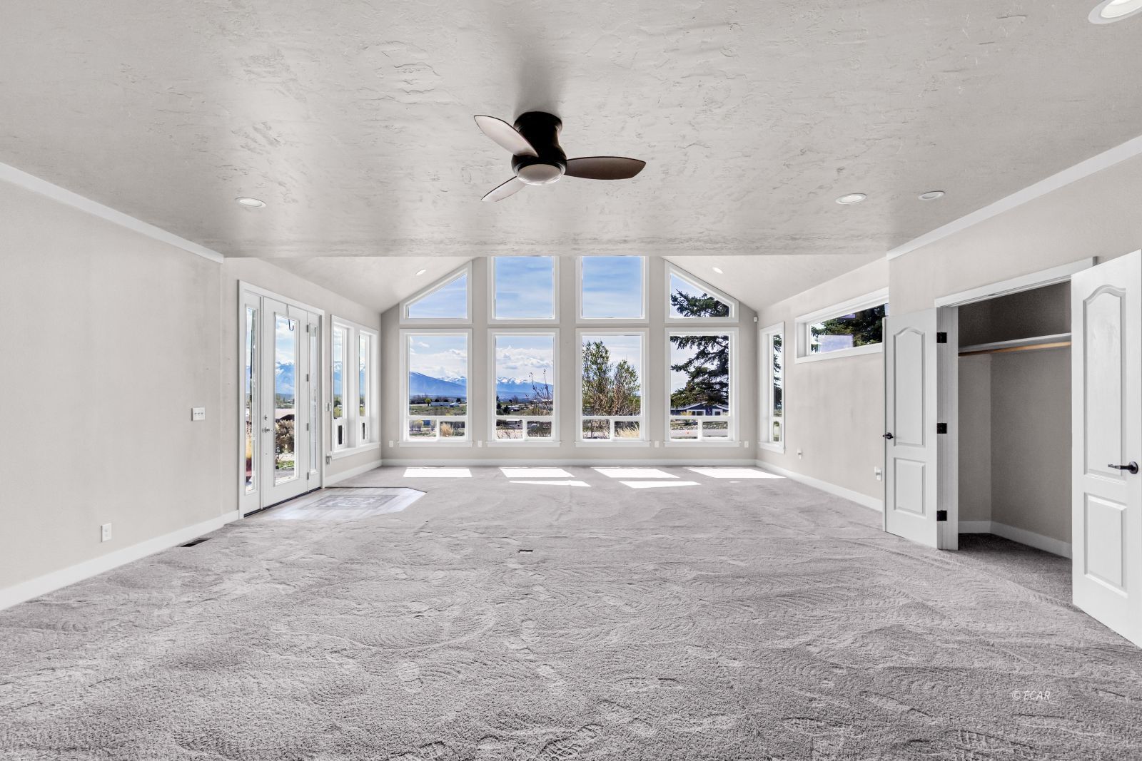385 Westby Drive Property Photo 8