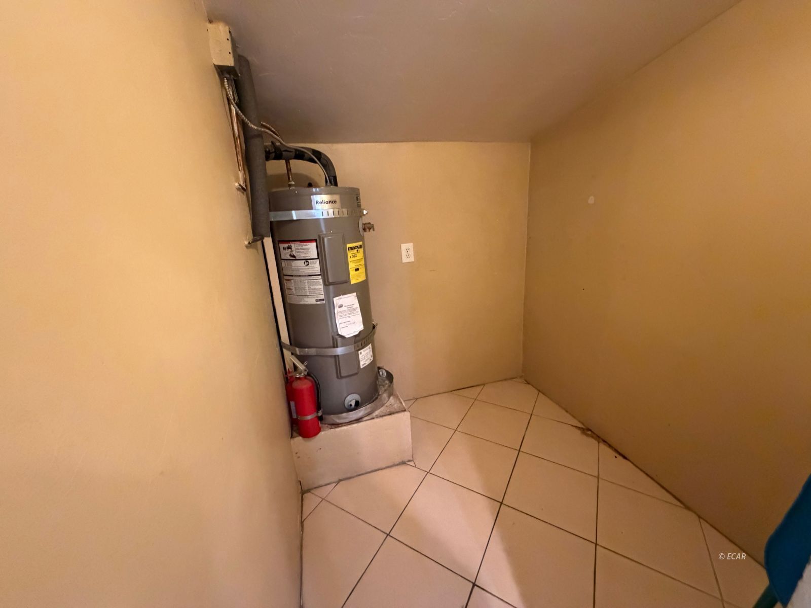 613 Monroe Street Property Photo 3