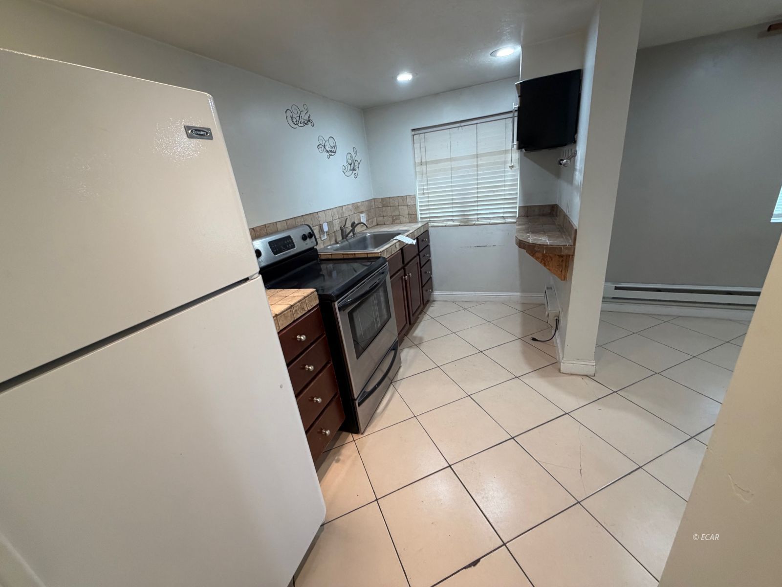 613 Monroe Street Property Photo 4