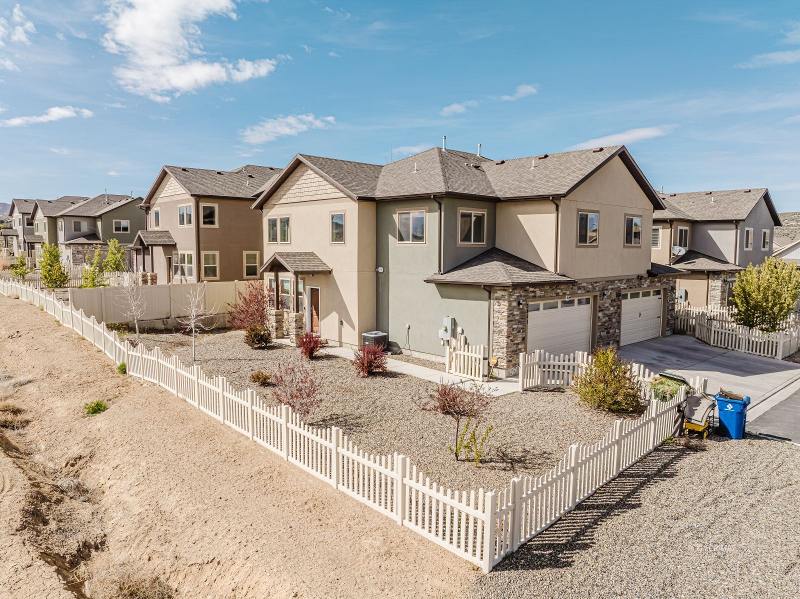 3851 Autumn Colors Drive Property Photo 4