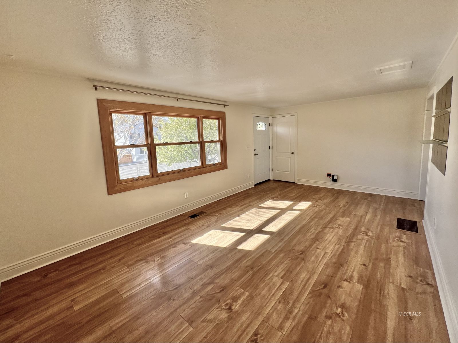 451 Walnut Street Property Photo 5