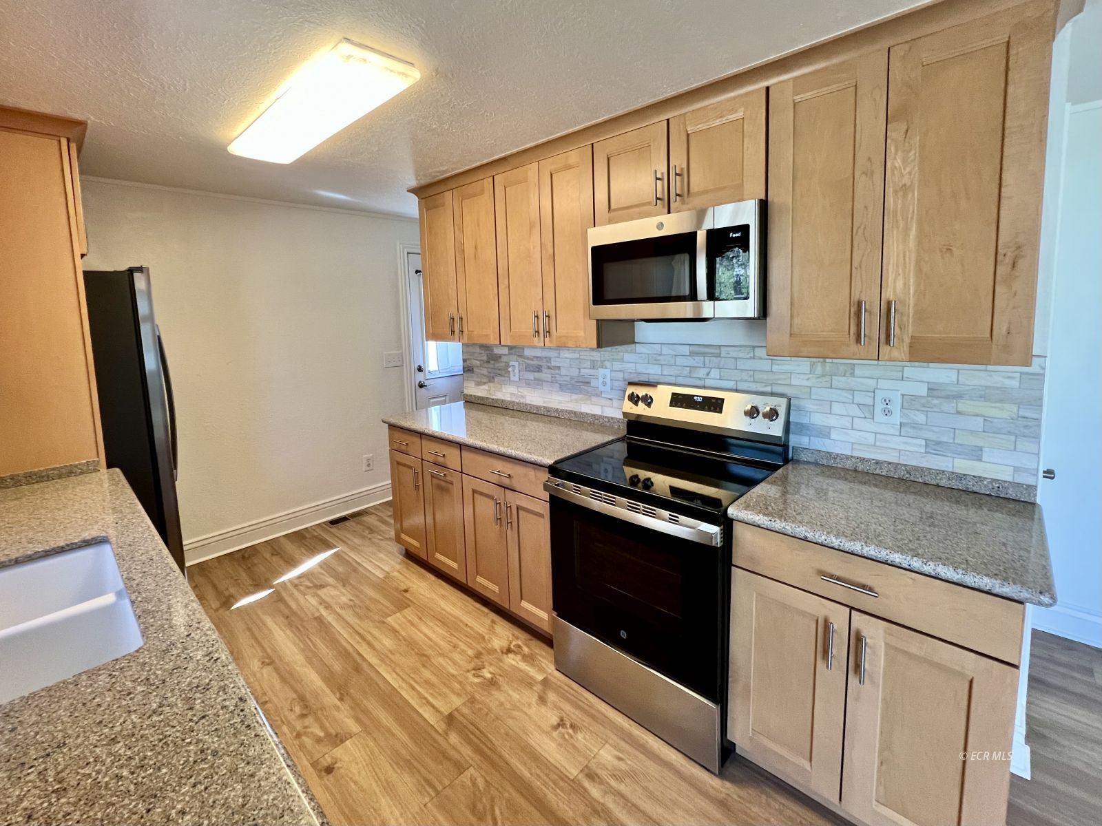 451 Walnut Street Property Photo 9