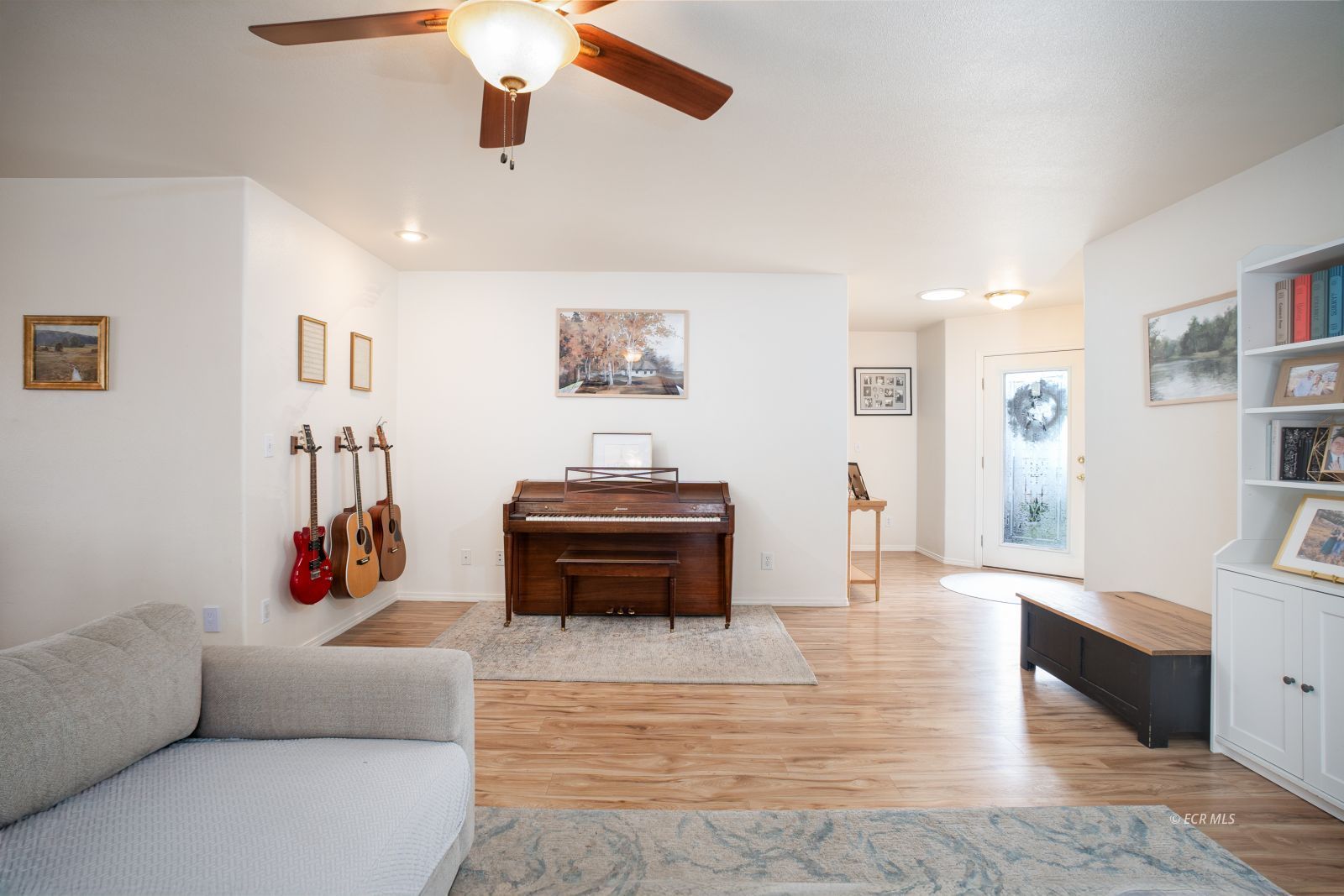 646 Oak Street Property Photo 3