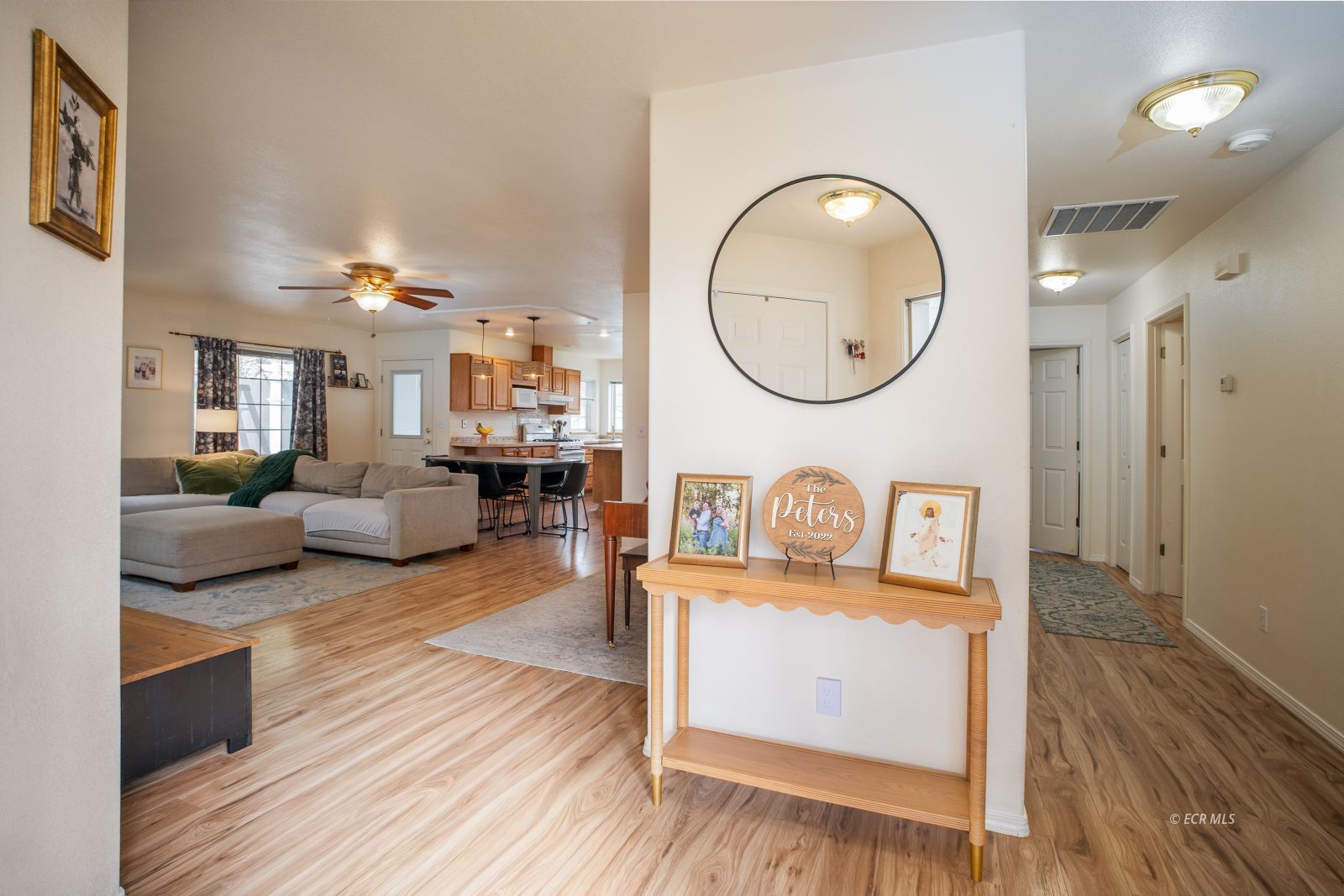 646 Oak Street Property Photo 4