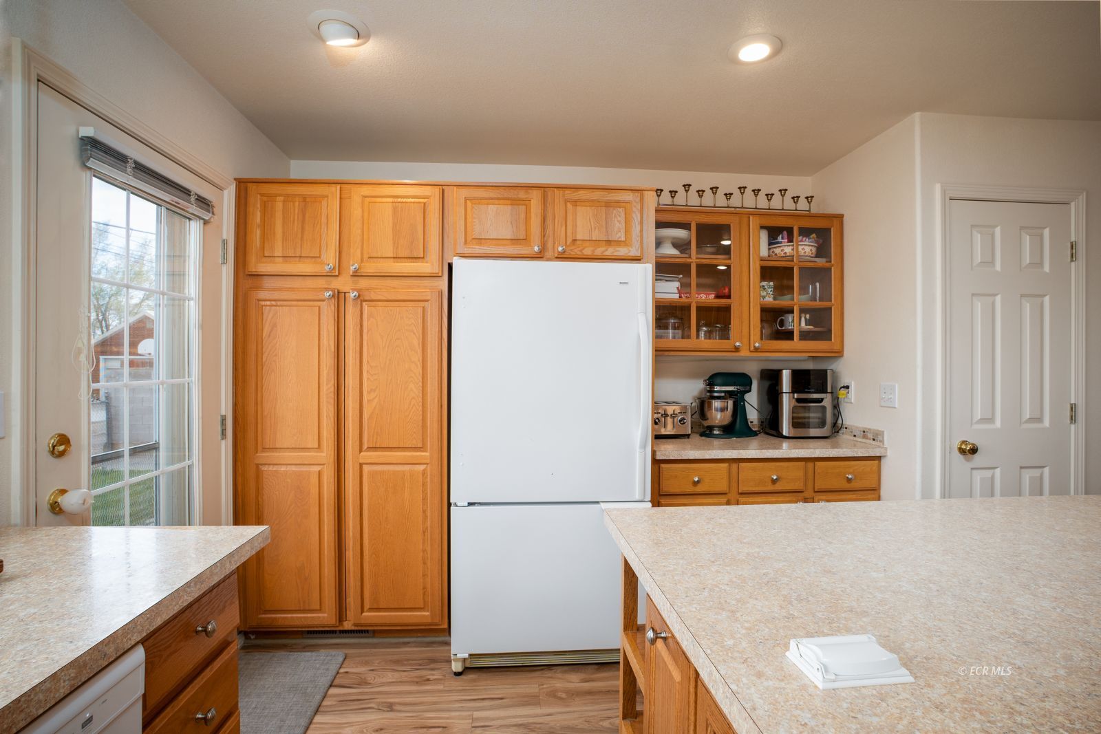 646 Oak Street Property Photo 7