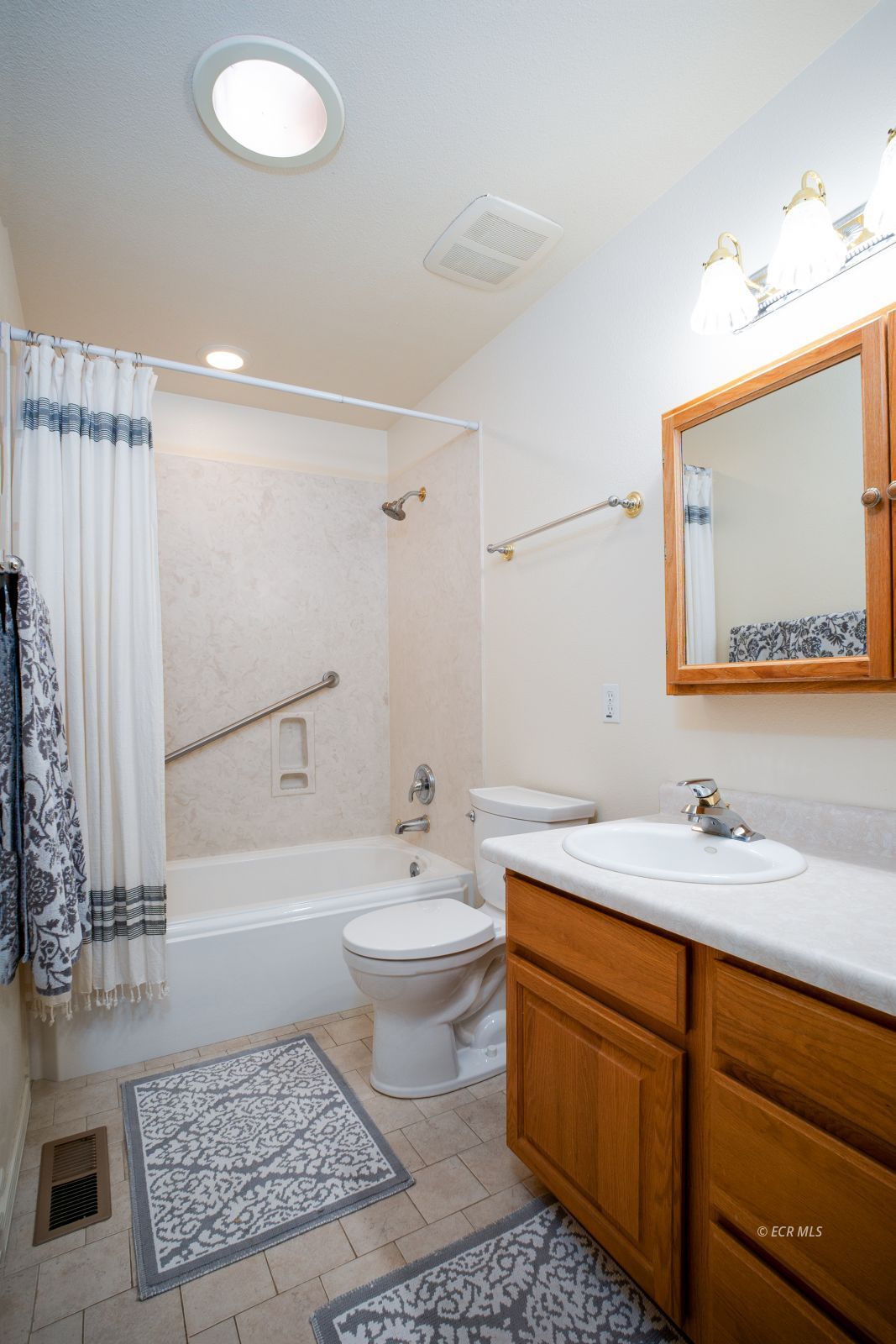 646 Oak Street Property Photo 15