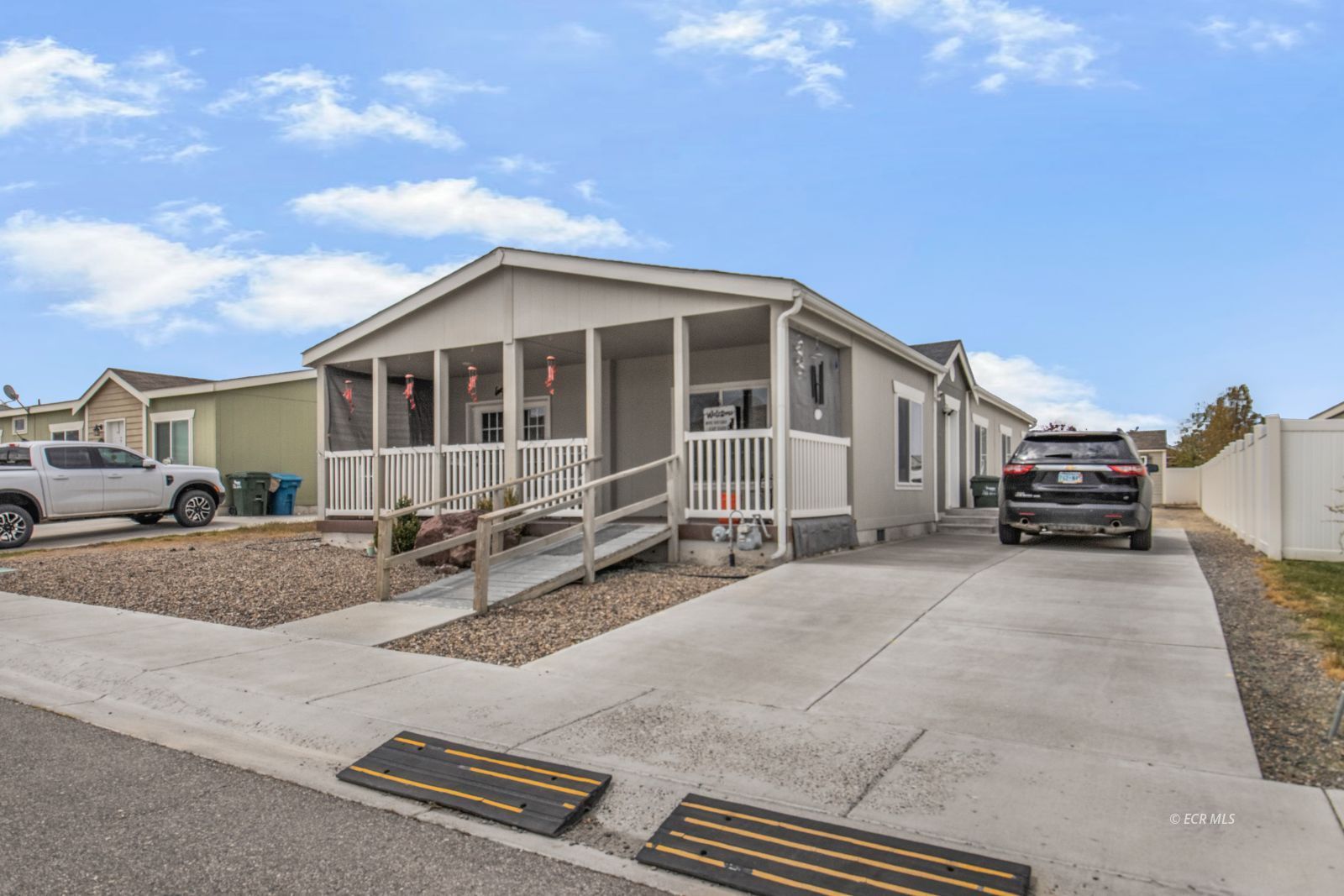 1542 Daisy Drive Property Photo 1