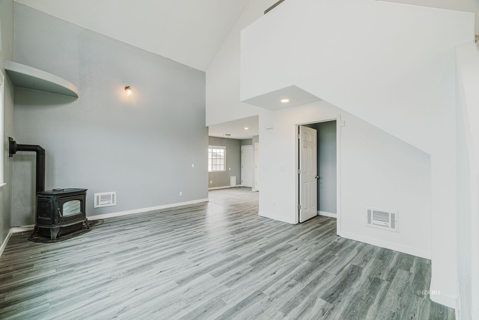 229 Country Club Parkway Property Photo 9