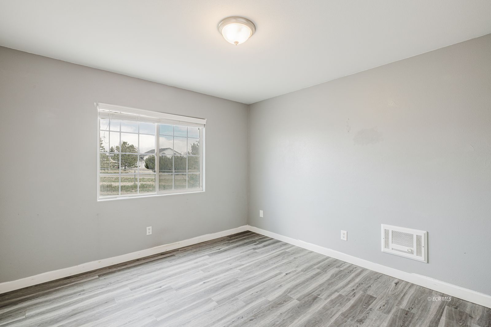 229 Country Club Parkway Property Photo 18