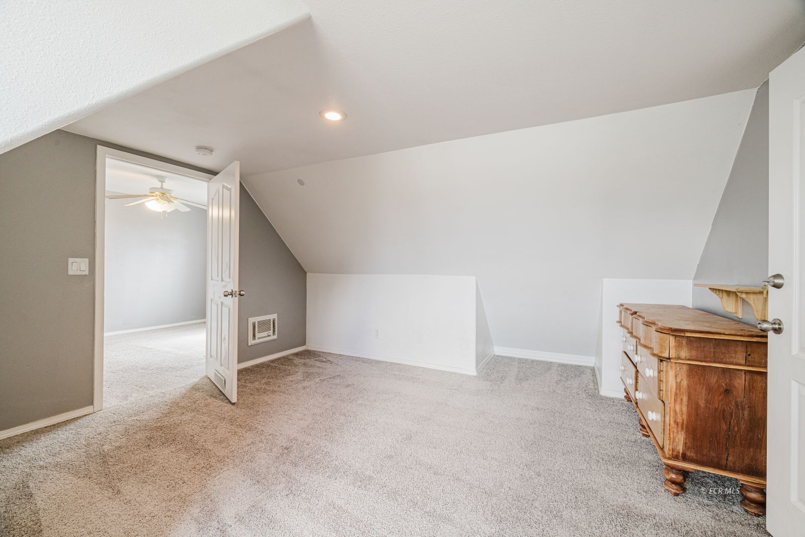 229 Country Club Parkway Property Photo 29
