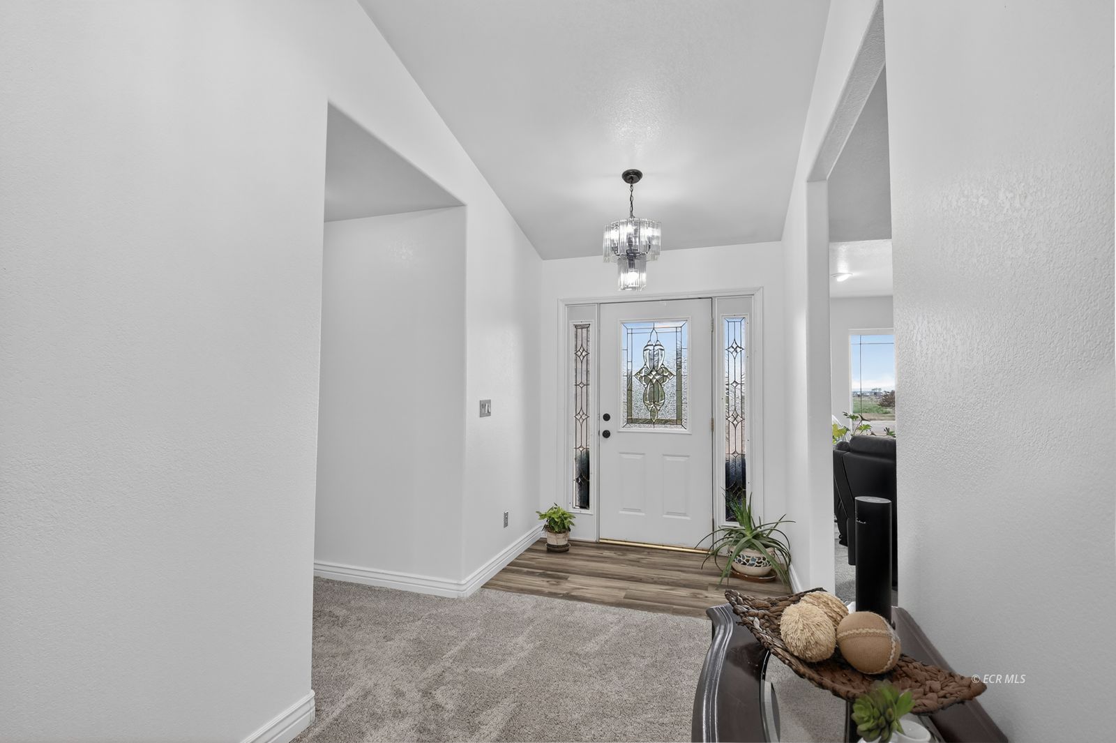 466 Lawndale Drive Property Photo 3