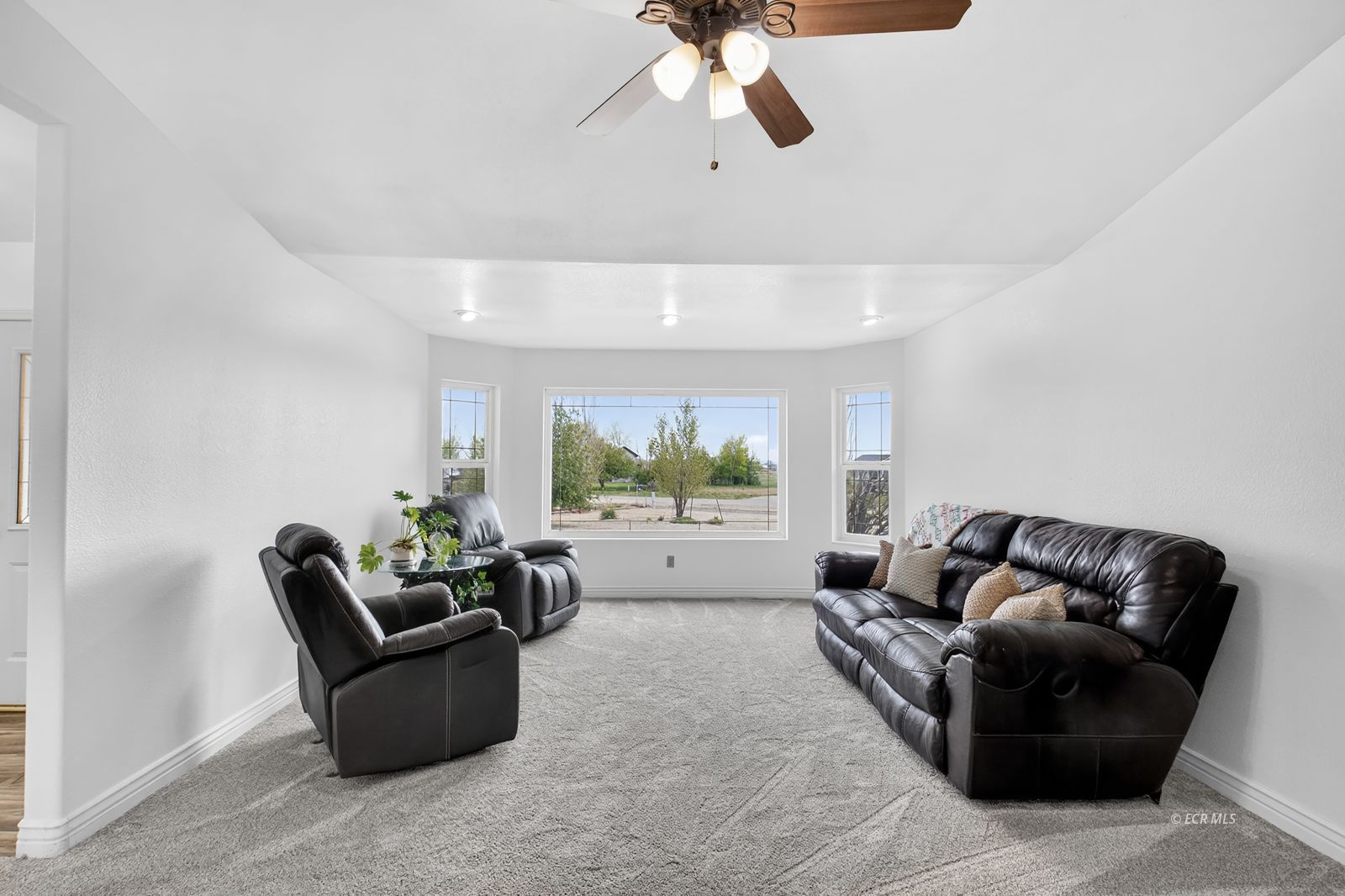 466 Lawndale Drive Property Photo 15
