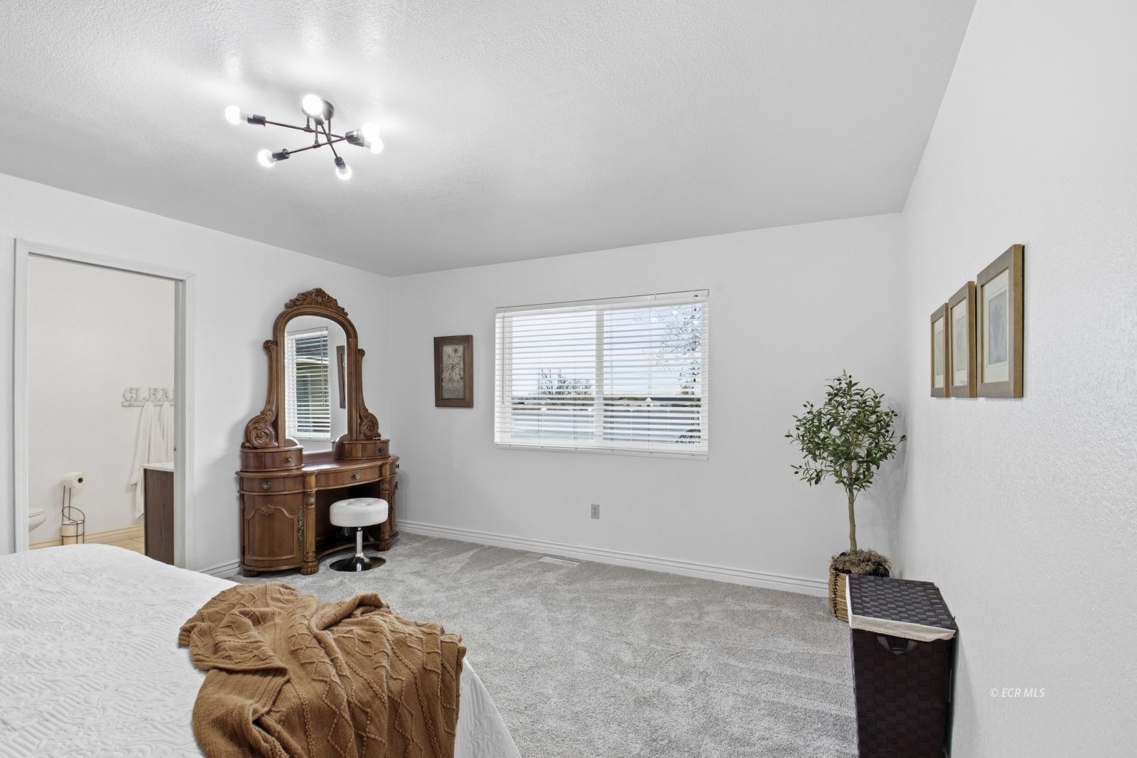 466 Lawndale Drive Property Photo 26