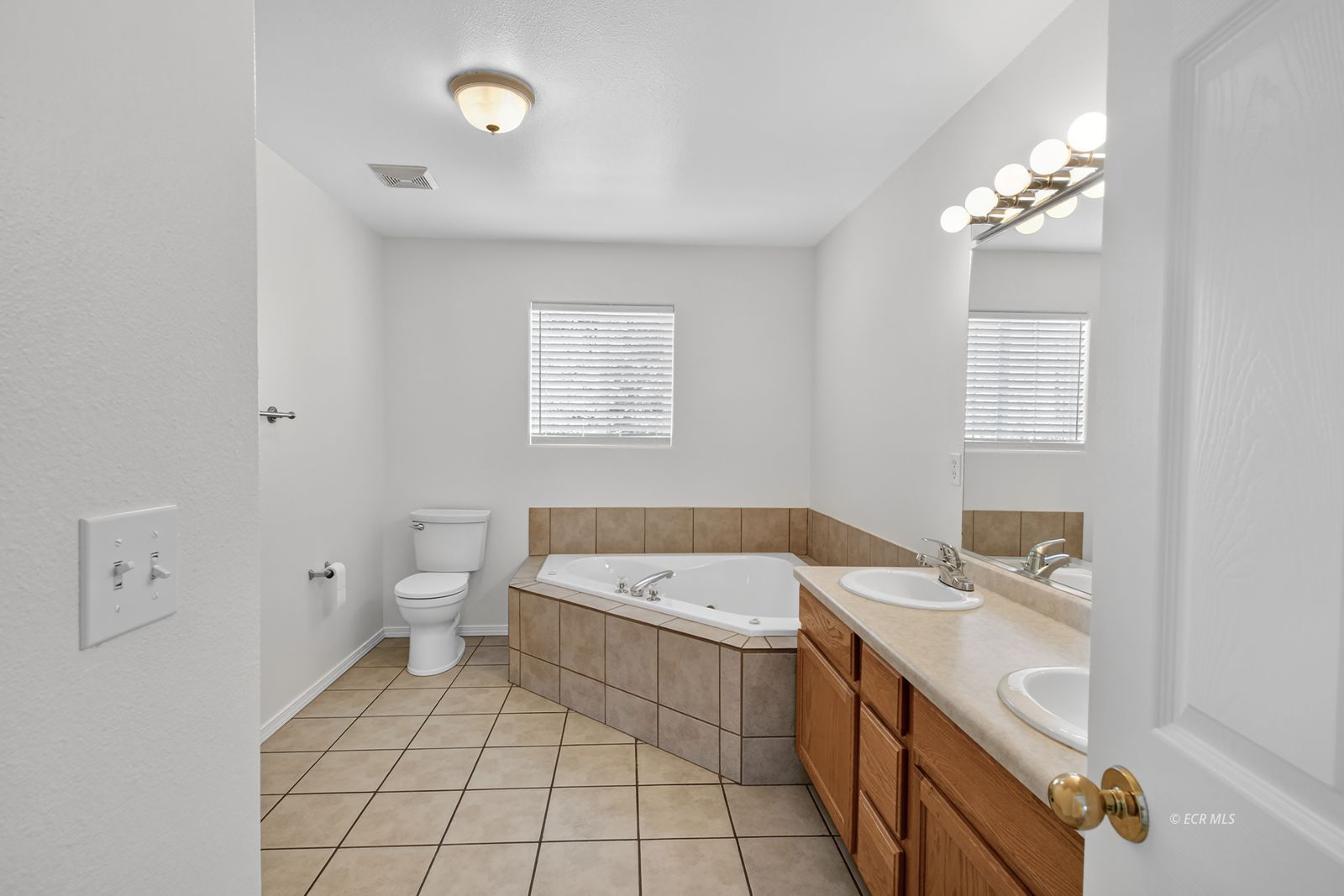 863 One Eye Drive Property Photo 12