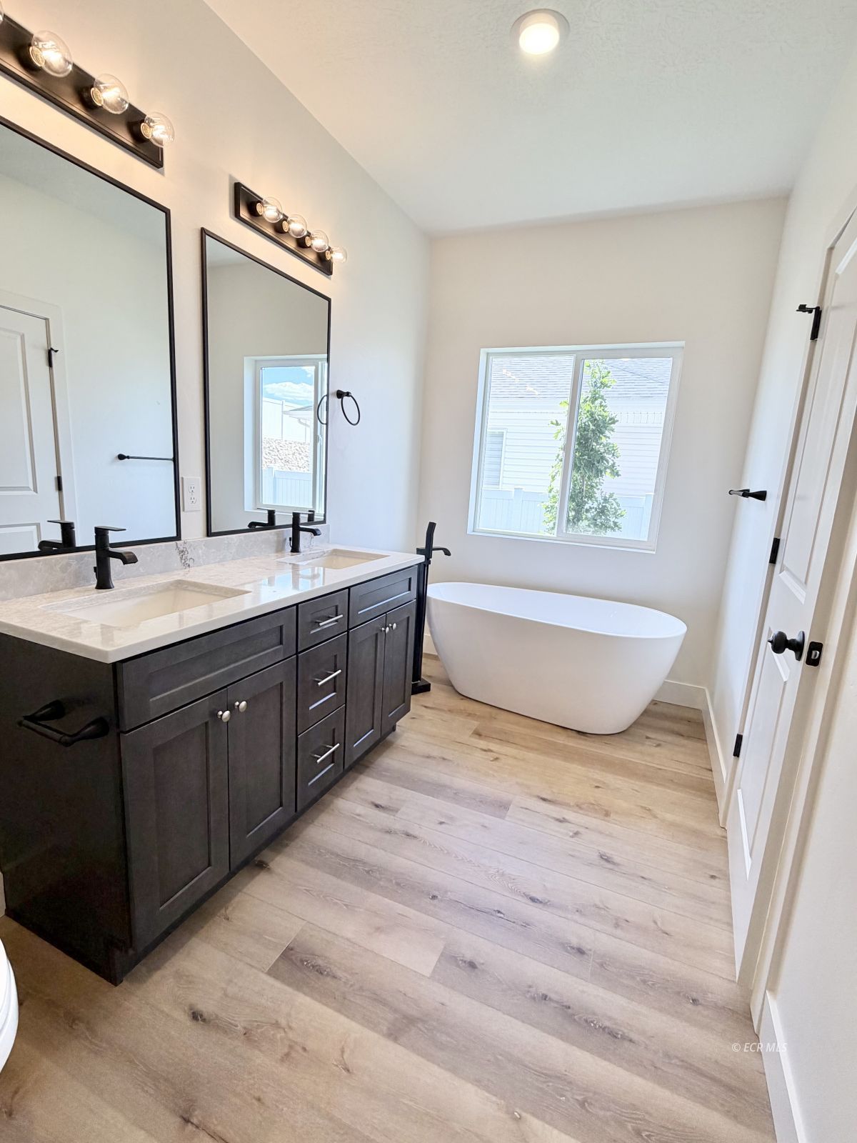 2953 Eleanor Court Property Photo 18