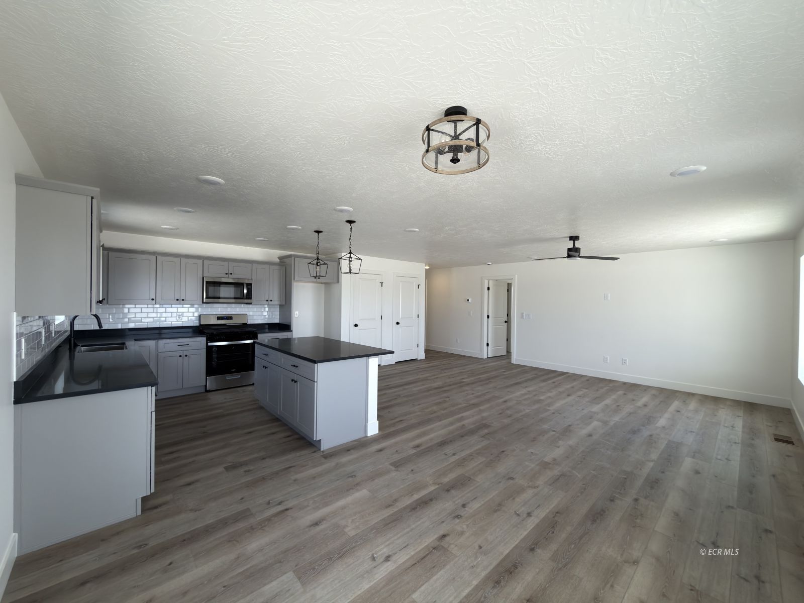 1266 Primrose Lane Property Photo 10