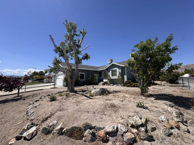 1904 W Canyon Street
