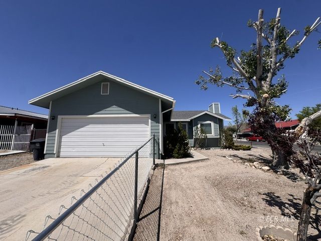 1904 W Canyon Street Property Photo 3