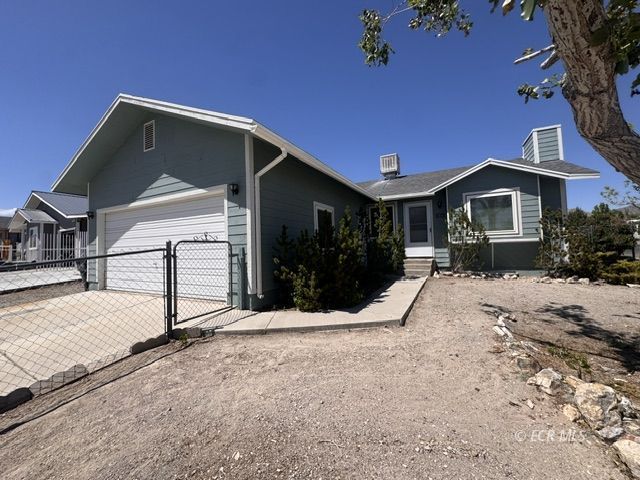1904 W Canyon Street Property Photo 4