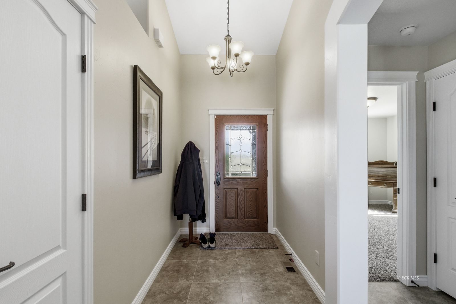 221 Glenvista Drive Property Photo 4
